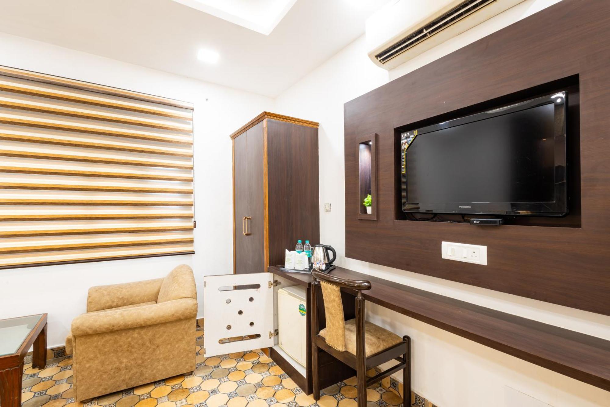 Hotel Panickers Residency - Ajmal Khan Market Near Karol Bagh Metro Delhi  Buitenkant foto