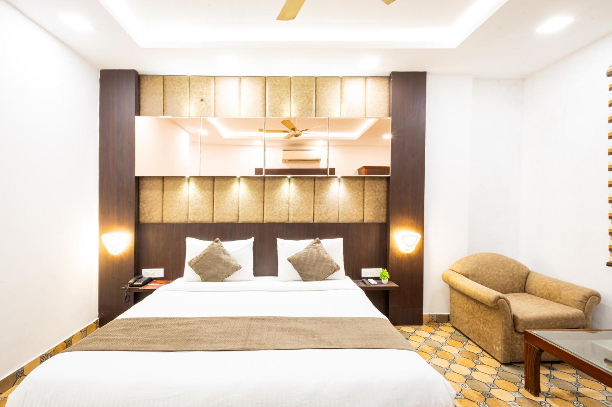 Hotel Panickers Residency - Ajmal Khan Market Near Karol Bagh Metro Delhi  Buitenkant foto