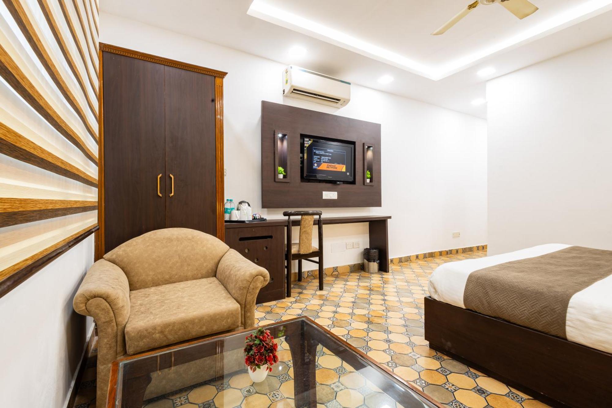 Hotel Panickers Residency - Ajmal Khan Market Near Karol Bagh Metro Delhi  Buitenkant foto