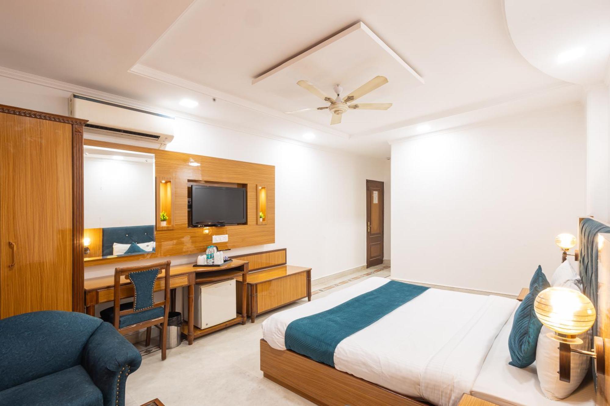 Hotel Panickers Residency - Ajmal Khan Market Near Karol Bagh Metro Delhi  Buitenkant foto