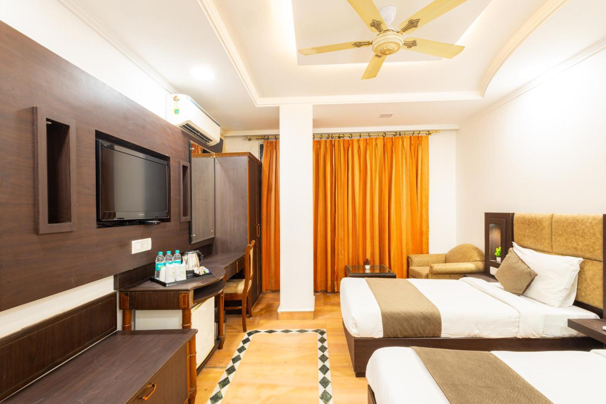 Hotel Panickers Residency - Ajmal Khan Market Near Karol Bagh Metro Delhi  Buitenkant foto