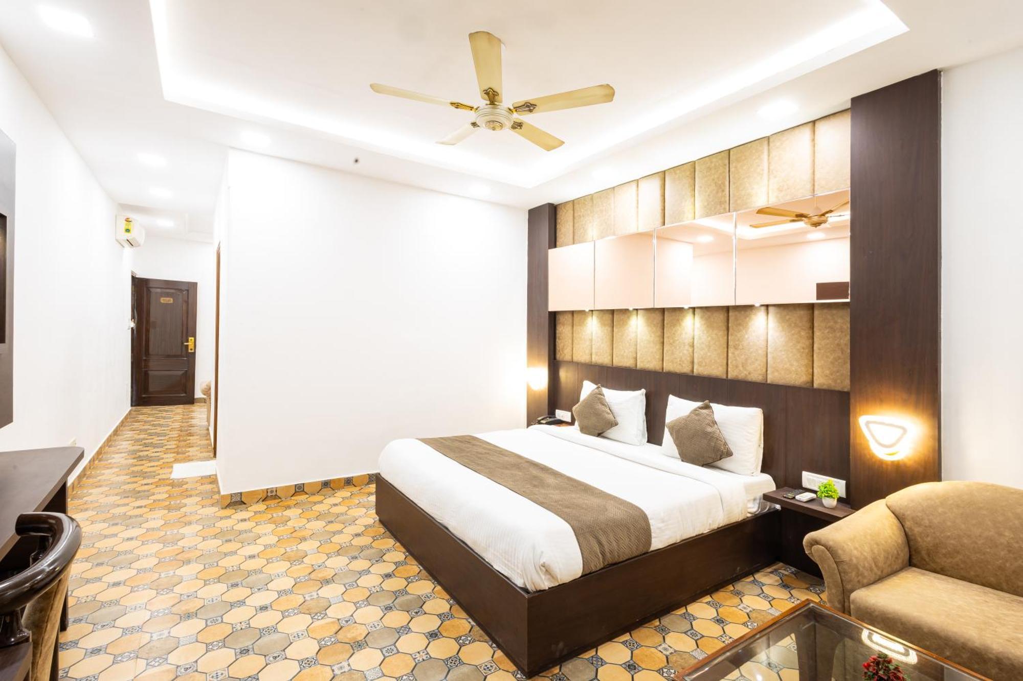 Hotel Panickers Residency - Ajmal Khan Market Near Karol Bagh Metro Delhi  Buitenkant foto