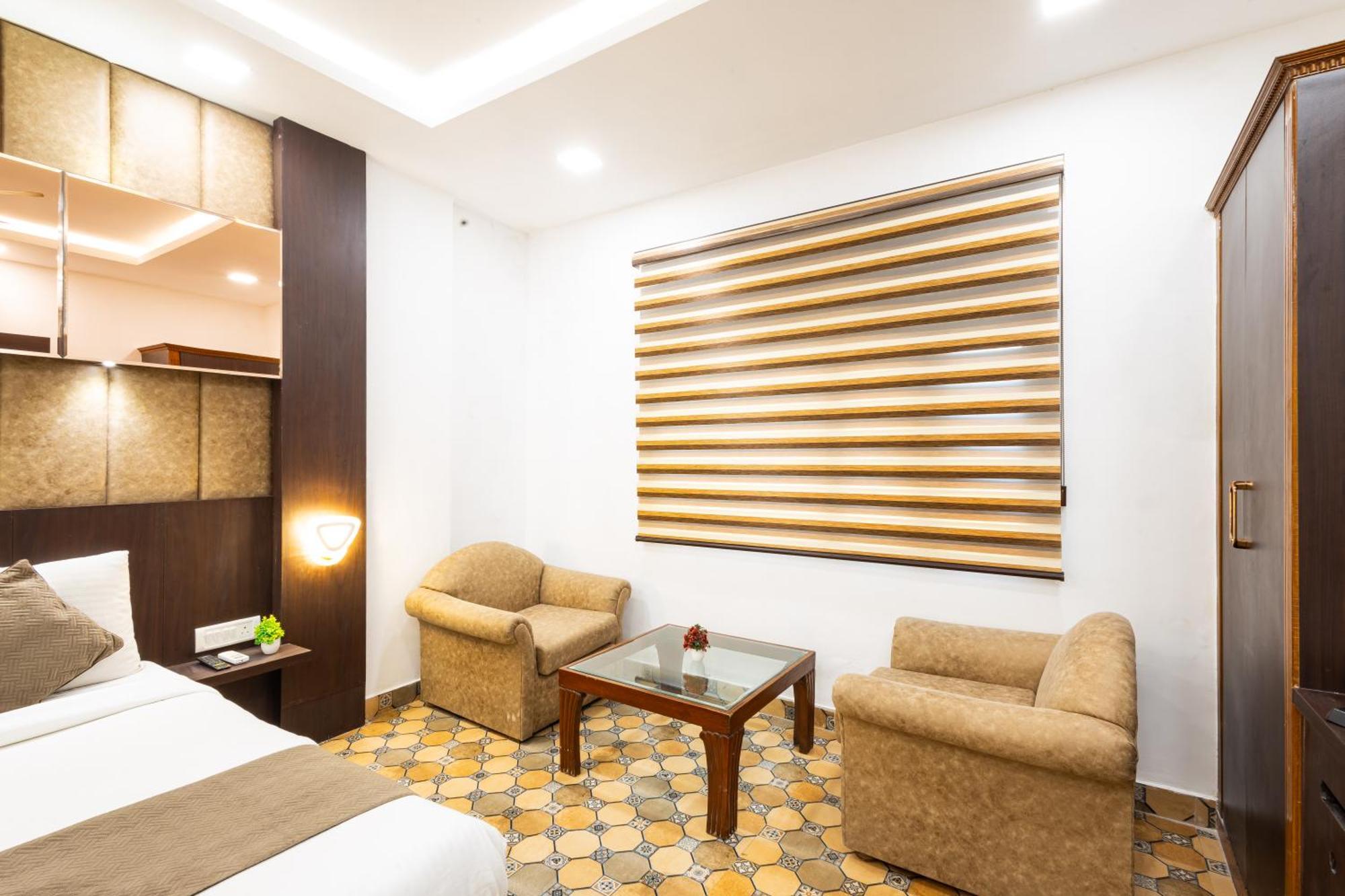 Hotel Panickers Residency - Ajmal Khan Market Near Karol Bagh Metro Delhi  Buitenkant foto
