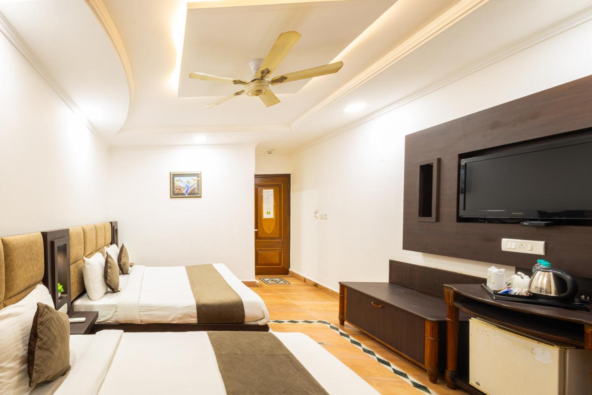 Hotel Panickers Residency - Ajmal Khan Market Near Karol Bagh Metro Delhi  Buitenkant foto