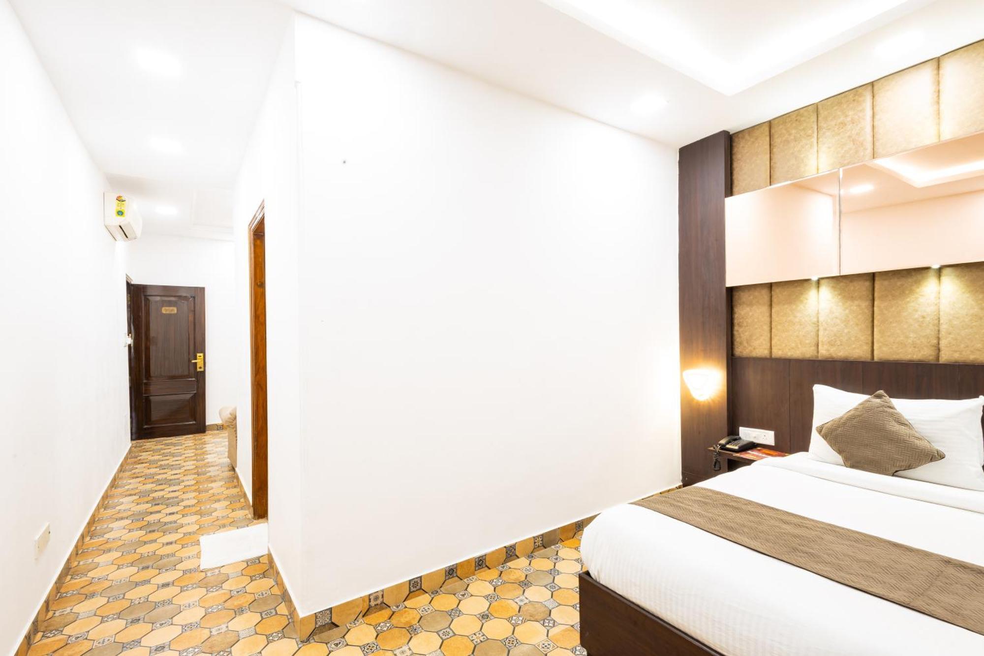Hotel Panickers Residency - Ajmal Khan Market Near Karol Bagh Metro Delhi  Buitenkant foto