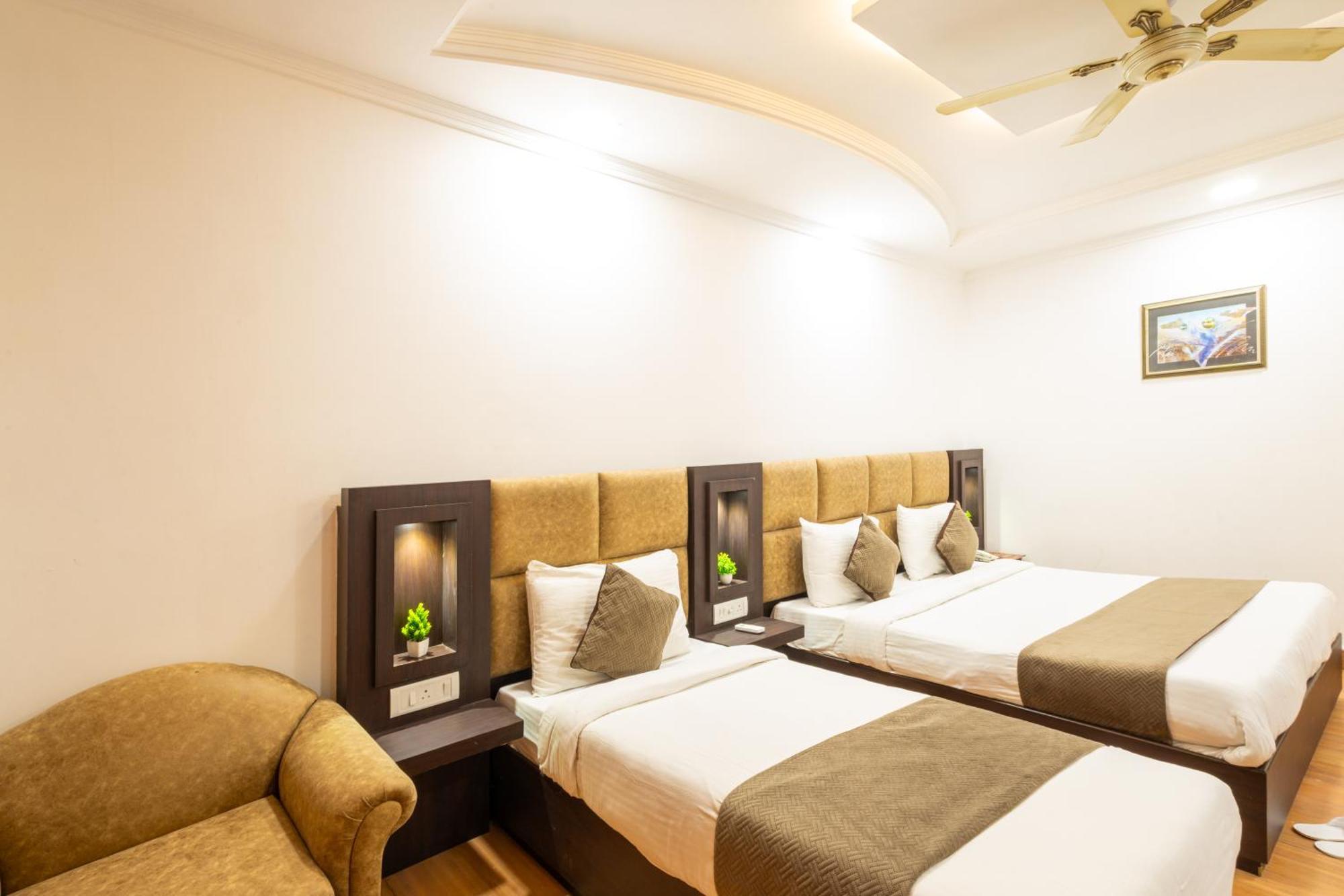 Hotel Panickers Residency - Ajmal Khan Market Near Karol Bagh Metro Delhi  Buitenkant foto