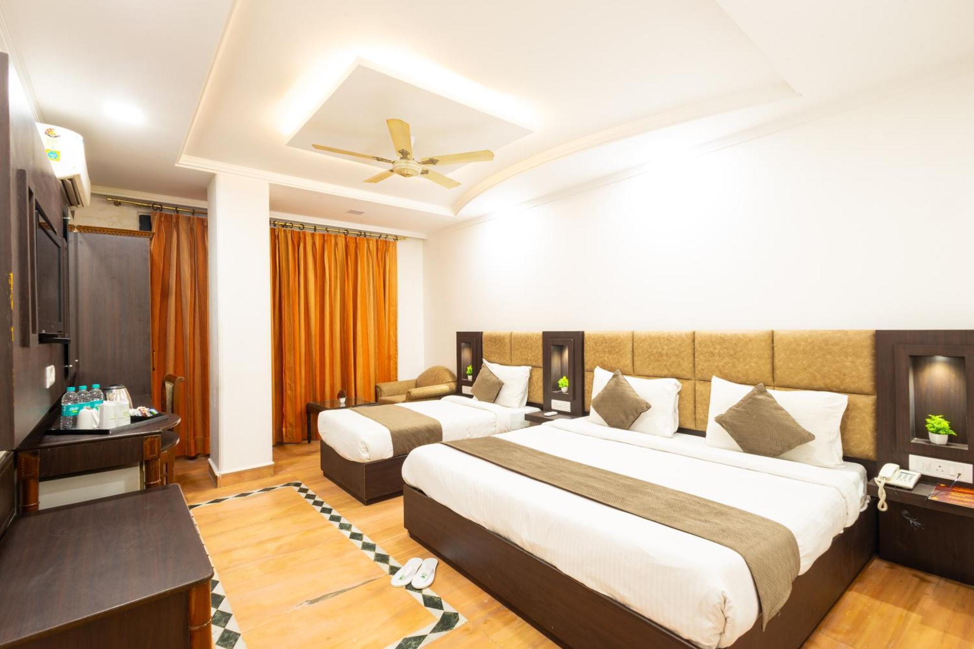 Hotel Panickers Residency - Ajmal Khan Market Near Karol Bagh Metro Delhi  Buitenkant foto