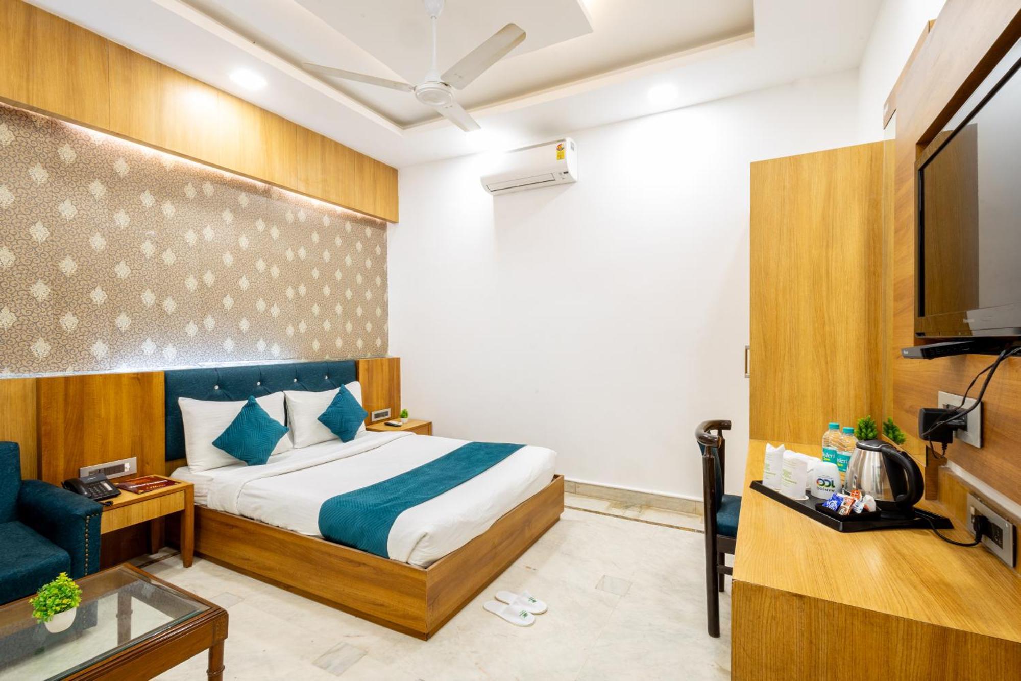 Hotel Panickers Residency - Ajmal Khan Market Near Karol Bagh Metro Delhi  Buitenkant foto